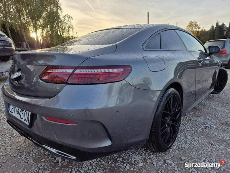 Szary (metalik) Używany 2021 Mercedes E200 Coupe | 168 000 zł - Obraz 1/4