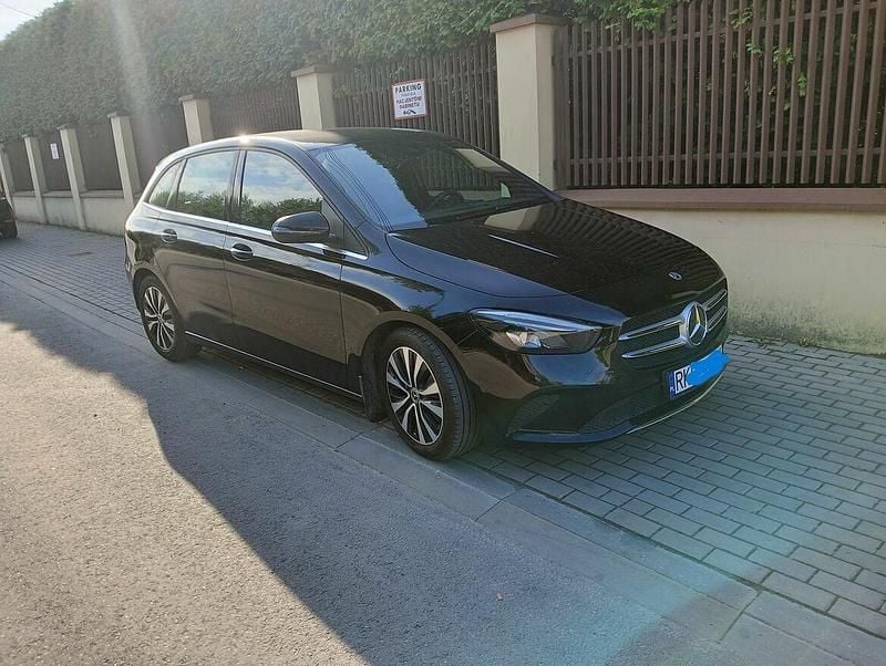 Czarny Używany 2020 Mercedes A180 Minivan | 83 800 zł (Drogi) - Obraz 1/4