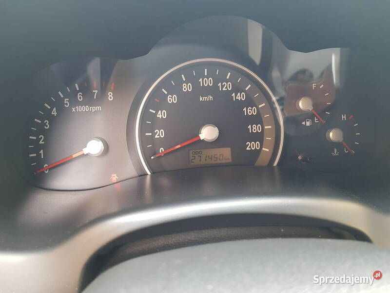 Srebrny Używany 2008 Kia Carnival Minivan | 20 500 zł - Obraz 1/4