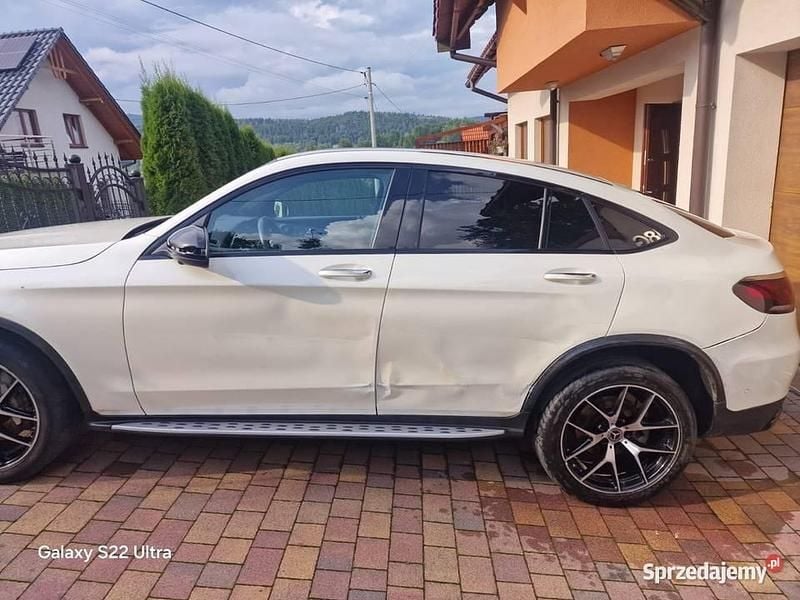 Biały Używany 2020 Mercedes 300 SUV | 131 000 zł - Obraz 1/4