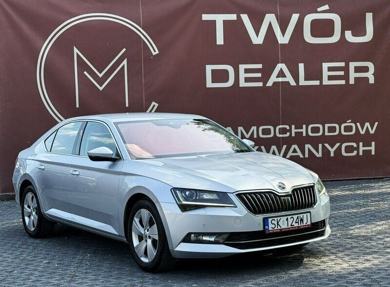 Srebrny (metalik) Używany 2018 Skoda Superb Sedan/Limuzyna | 74 800 zł (Uczciwa cena) - Obraz 1/3