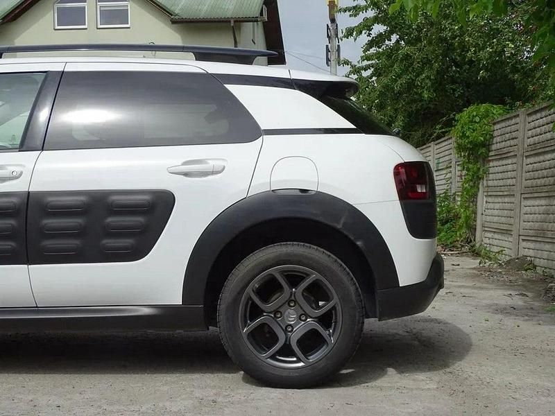 Używany Citroën C4 82 KM (60 kW) 2017 Biały SUV