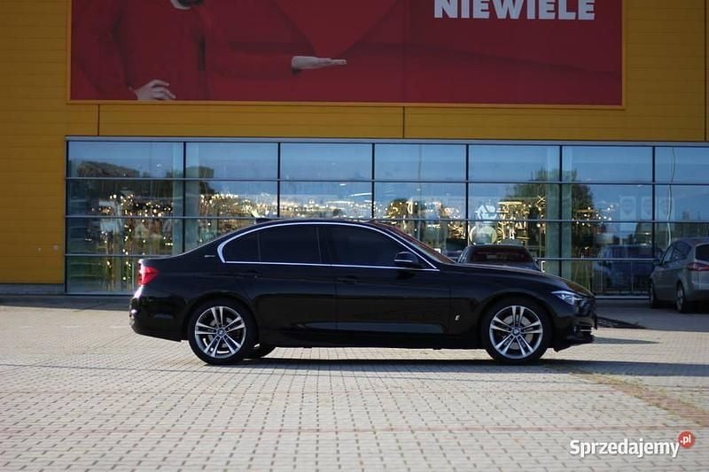 Czarny Używany 2018 BMW 330 Sport Line Sedan/Limuzyna | 83 800 zł (Uczciwa cena) - Obraz 1/4