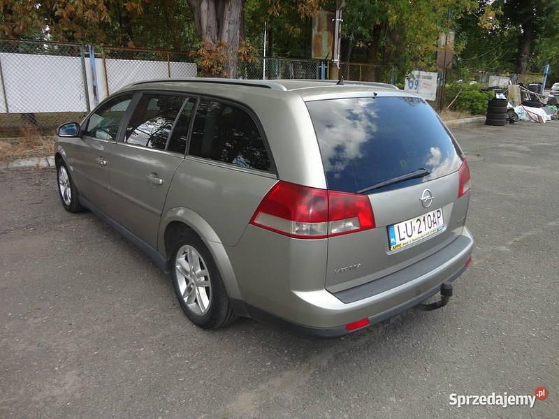 Używany Opel Vectra 2004 Srebrny Kombi