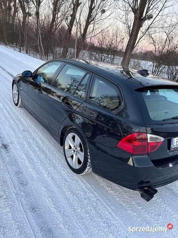 Czarny Używany 2005 BMW 320 Kombi | 11 500 zł (Uczciwa cena) - Obraz 1/4