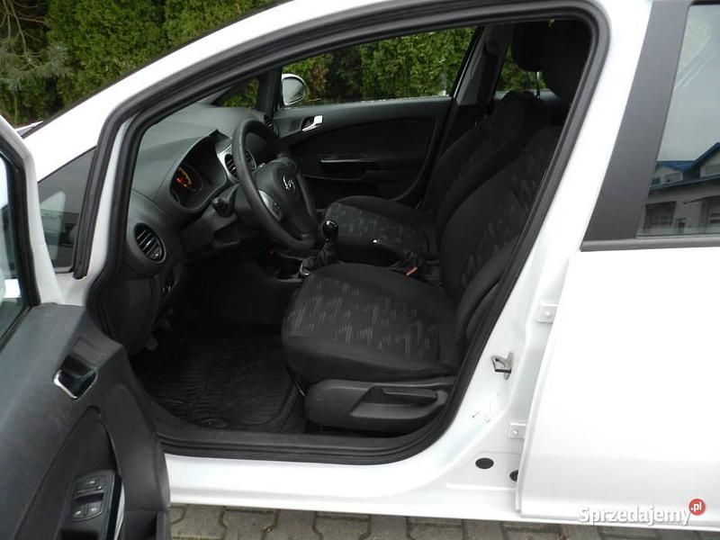 Używany Opel Corsa 2012 Biały Sedan/Limuzyna