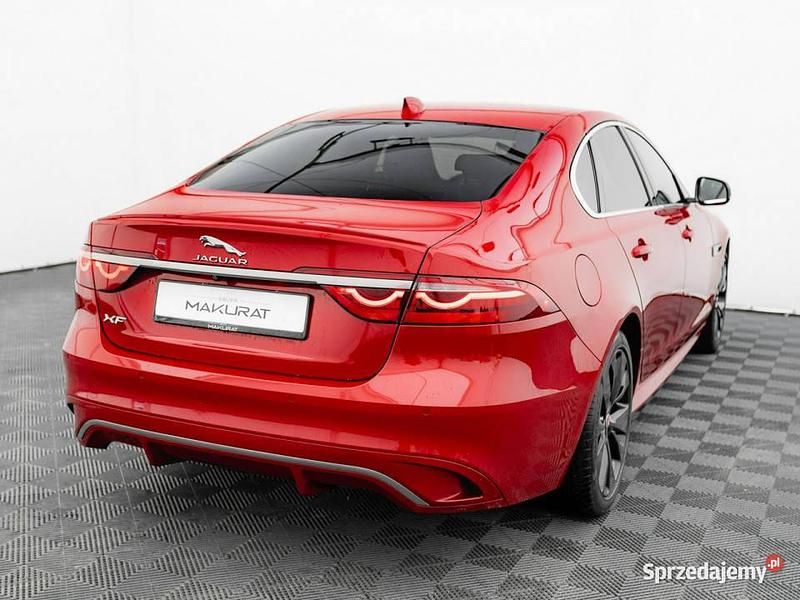 Używany Jaguar XF R-Dynamic 250 KM (183 kW) 2021 Czerwony (metalik) Sedan/Limuzyna