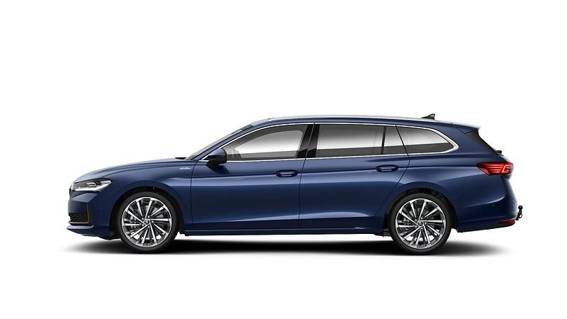 Nowe Skoda Superb LAURIN & KLEMENT 142 KM (104 kW) 2026 Błękit cobalt metalizowany Kombi