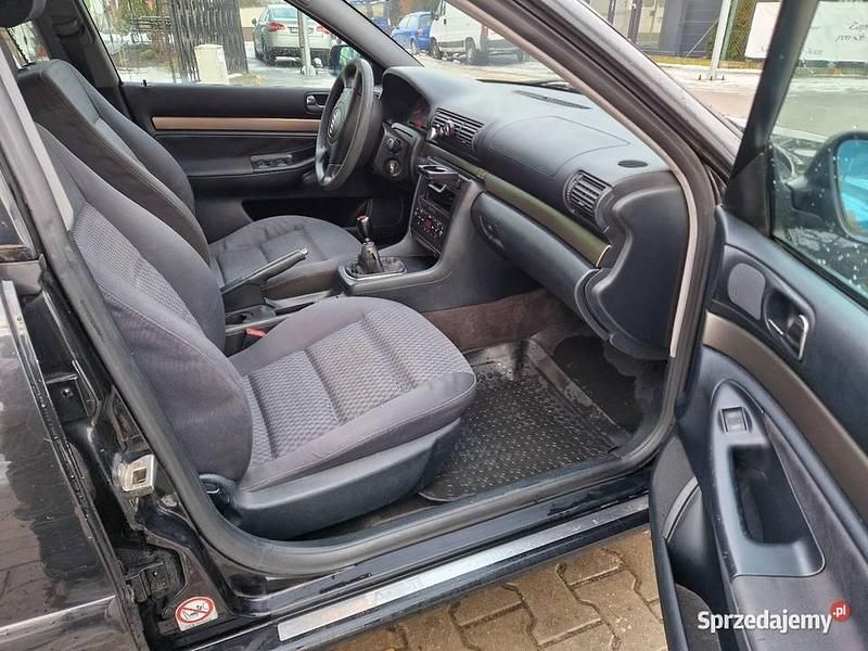 Używany Audi A4 2001 Czarny Kombi