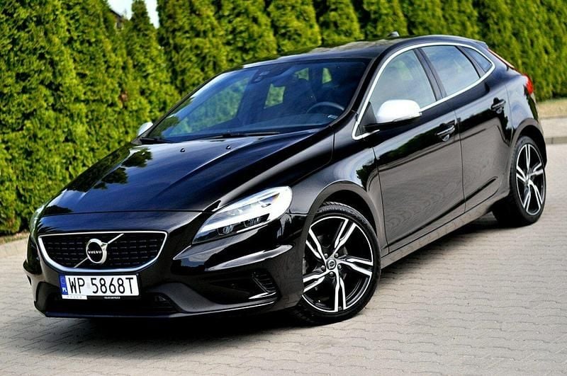 Czarny Używany 2019 Volvo V40 R-Design Kombi | 67 900 zł (Drogi) - Obraz 1/4