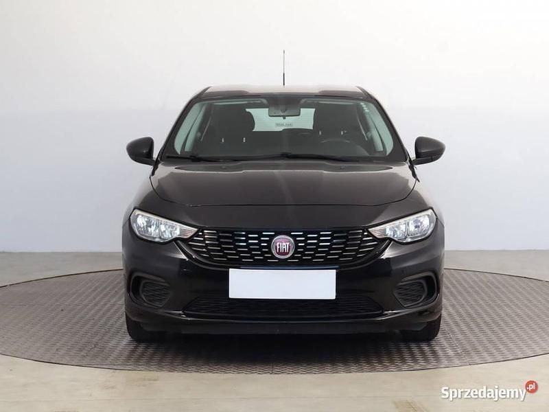 Czarny Używany 2017 Fiat Tipo Hatchback | 34 999 zł (Dobra cena) - Obraz 1/4