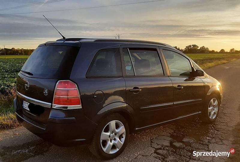 Granatowy Używany 2006 Opel Zafira Minivan | 6500 zł (Dobra cena) - Obraz 1/4