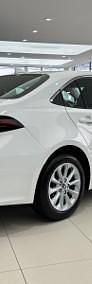 Używany Toyota Corolla Comfort 125 KM (91 kW) 2022 Biały Sedan/Limuzyna