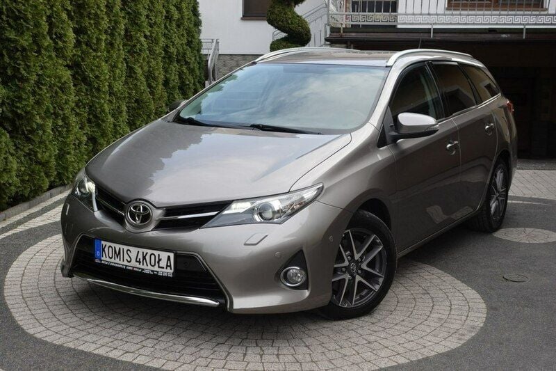 Brązowy Używany 2015 Toyota Auris Kombi | 36 900 zł (Uczciwa cena) - Obraz 1/4