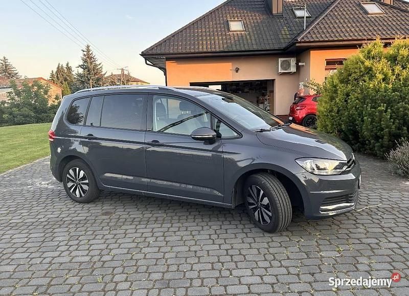 Szary Używany 2023 VW Touran Minivan | 109 900 zł - Obraz 1/4