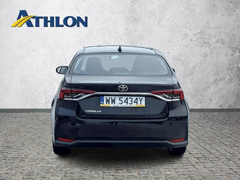 Używany Toyota Corolla 125 KM (91 kW) 2021 Czarny (metalik) Sedan/Limuzyna