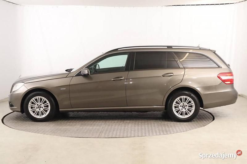 Używany Mercedes E250 2010 Szary Kombi