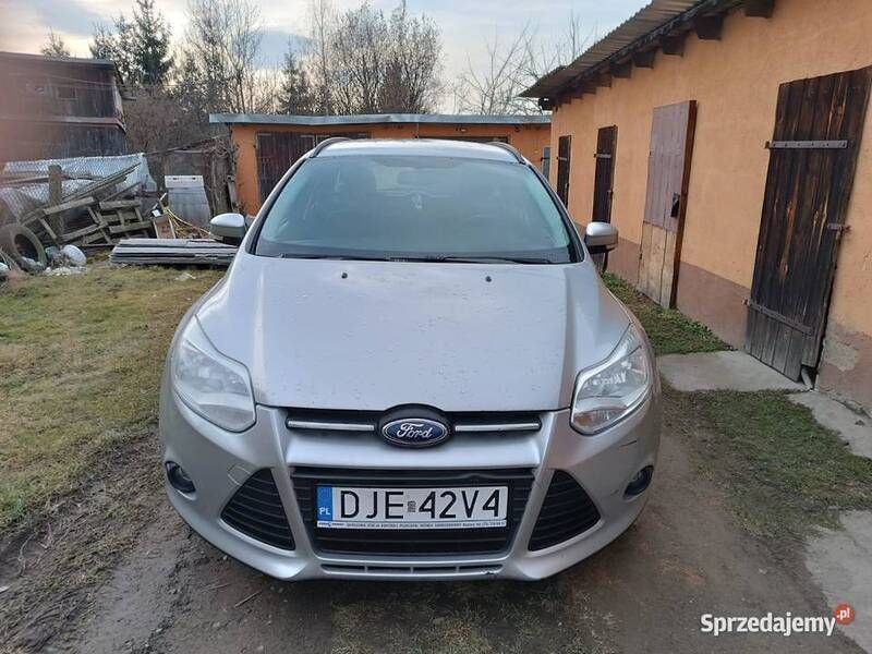 Srebrny Używany 2013 Ford Focus Kombi | 12 000 zł (Uczciwa cena) - Obraz 1/4