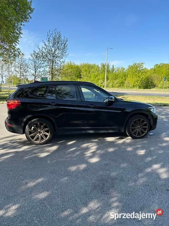 Używany BMW X1 140 KM (102 kW) 2019 Czarny SUV