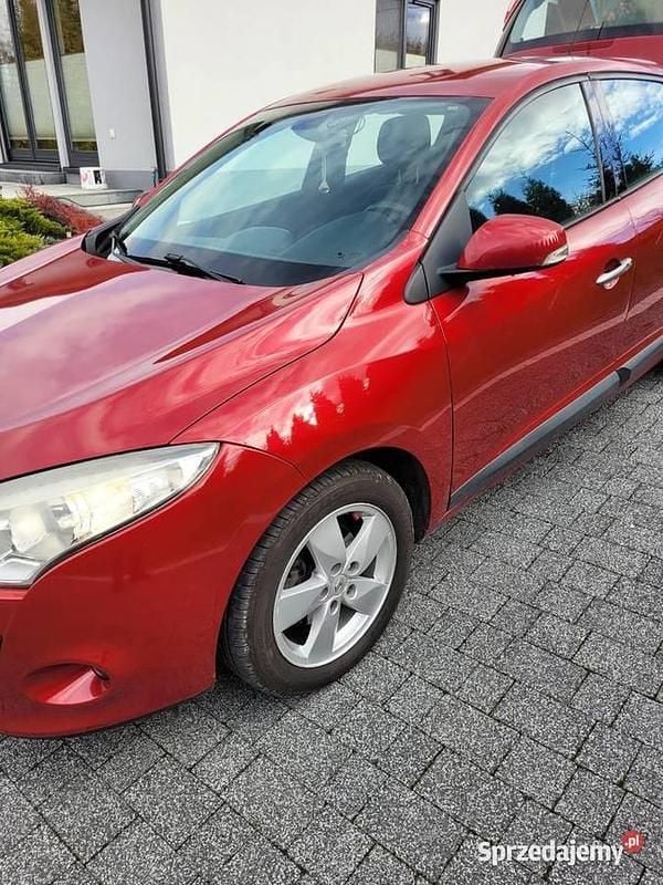 Bordowy Używany 2010 Renault Mégane III Hatchback | 15 700 zł (Dobra cena) - Obraz 1/4