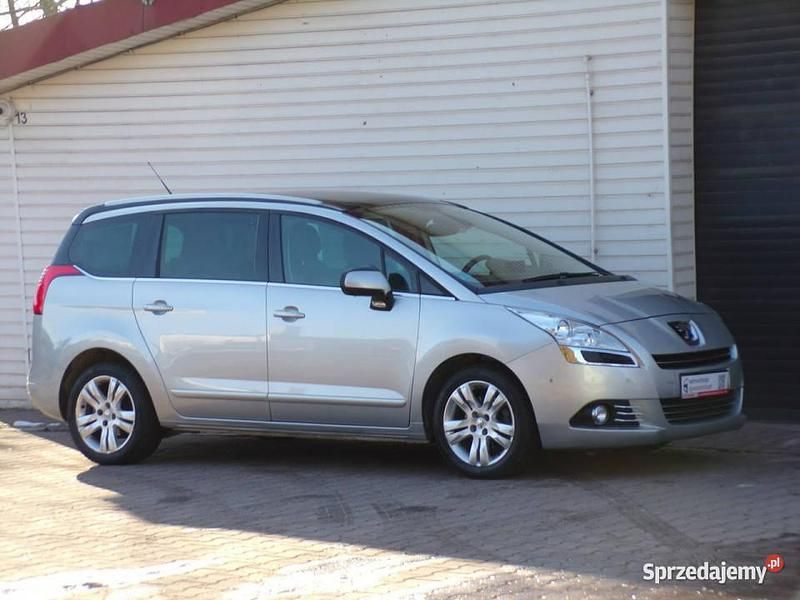 Używany Peugeot 5008 150 KM (110 kW) 2011 Srebrny Sedan/Limuzyna