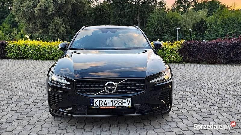 Czarny Używany 2021 Volvo V60 R-Design Kombi | 129 500 zł (Uczciwa cena) - Obraz 1/4