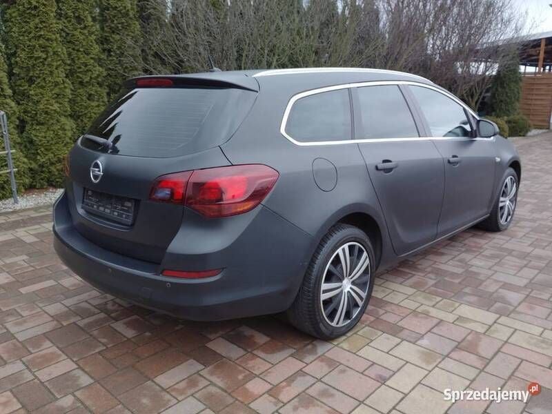 Biały Używany 2011 Opel Astra Kombi | 13 950 zł (Dobra cena) - Obraz 1/4