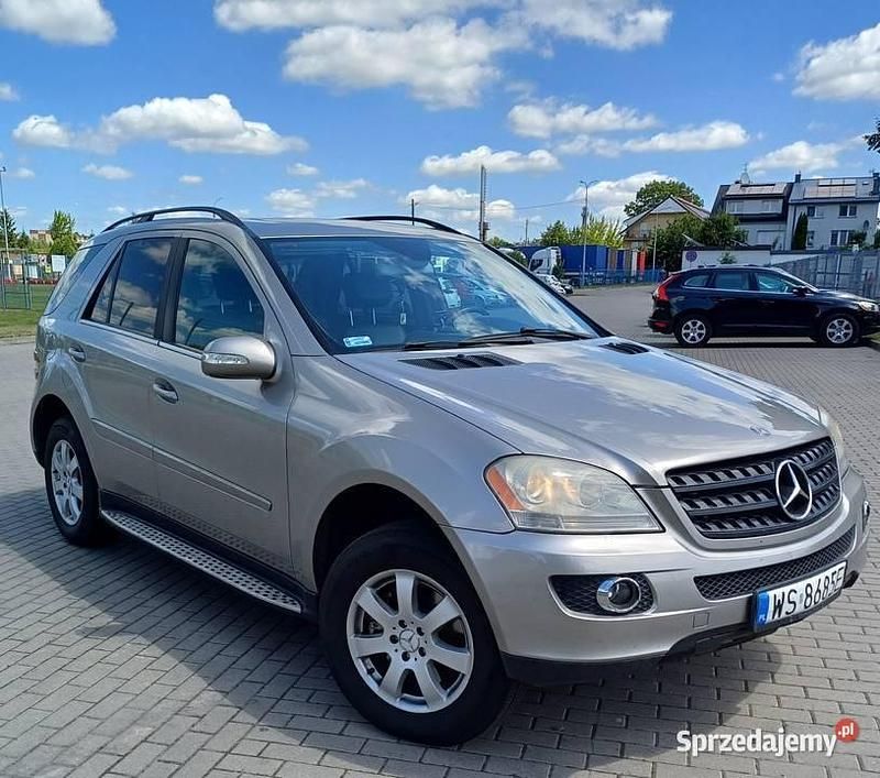 Używany 2006 Mercedes ML350 SUV | 36 000 zł - Obraz 1/4