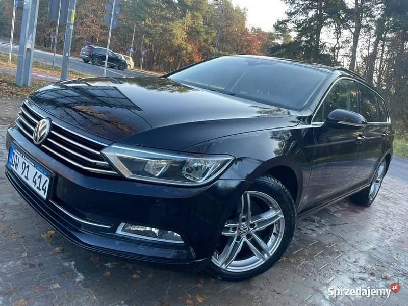 Czarny (metalik) Używany 2017 VW Passat Sedan/Limuzyna | 56 900 zł (Uczciwa cena) - Obraz 1/4