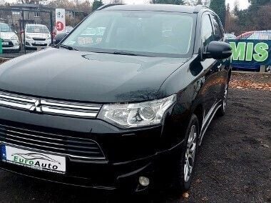 Czarny Używany 2013 Mitsubishi Outlander P-HEV SUV | 55 700 zł - Obraz 1/4