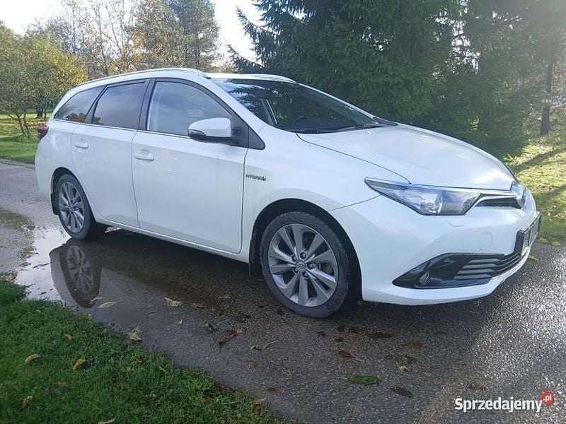 Biały Używany 2018 Toyota Auris Hybrid Kombi | 53 000 zł (Dobra cena) - Obraz 1/4