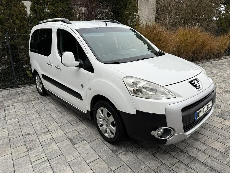 Biały Używany 2012 Peugeot Partner Van | 24 900 zł (Uczciwa cena) - Obraz 1/4