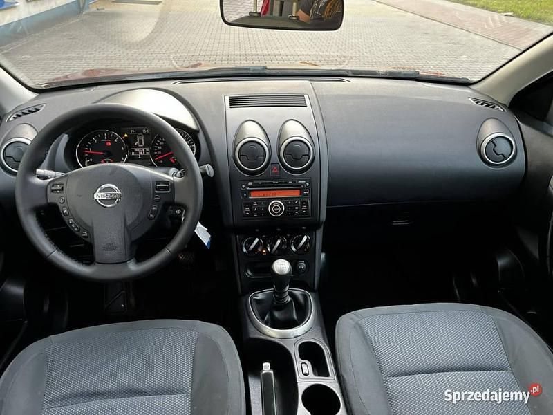 Używany Nissan Qashqai 110 KM (80 kW) 2011 Bordowy SUV