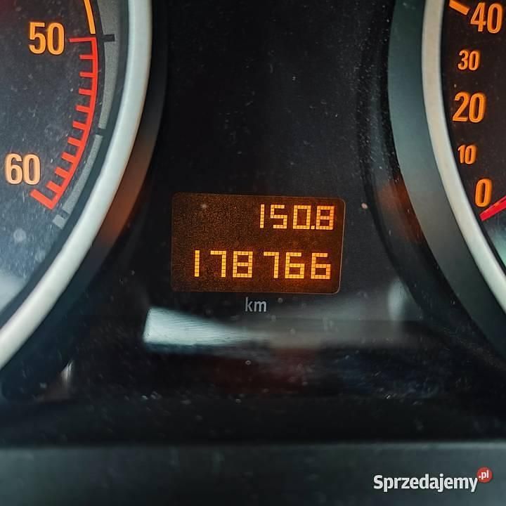 Zielony Używany 2010 Opel Zafira Minivan | 16 500 zł (Dość drogi) - Obraz 1/4