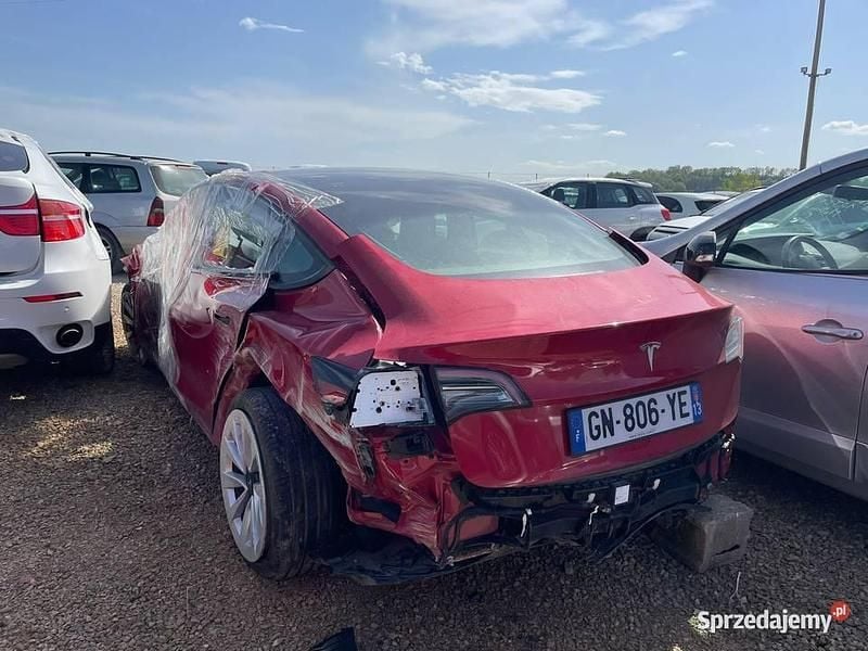 Używany Tesla Model 3 RWD 235 kW (320 KM) 2023 Czerwony Sedan/Limuzyna