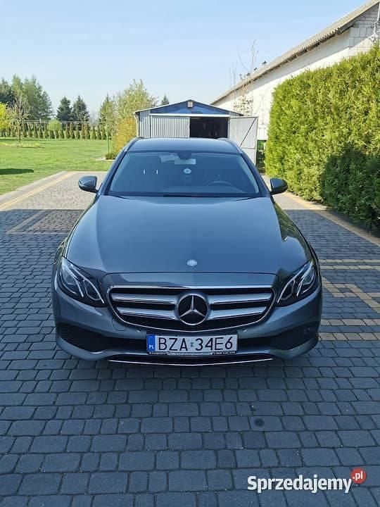 Używany 2016 Mercedes E220 | 78 000 zł (Super Cena) - Obraz 1/4