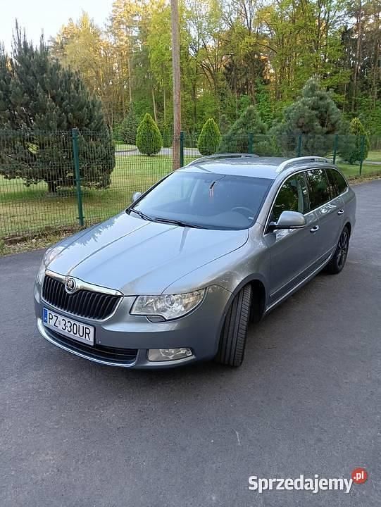 Grafitowy Używany 2012 Skoda Superb Kombi | 32 000 zł (Uczciwa cena) - Obraz 1/4