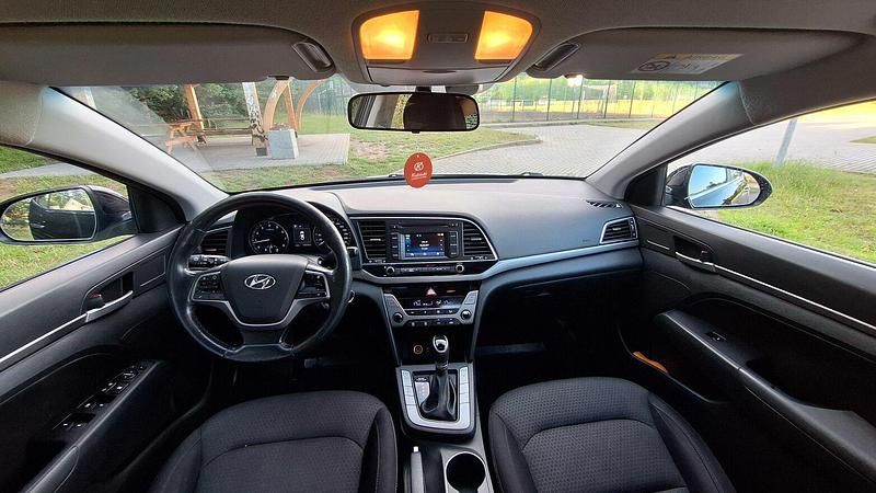 Używany Hyundai Elantra 128 KM (94 kW) 2016 Czarny Sedan/Limuzyna
