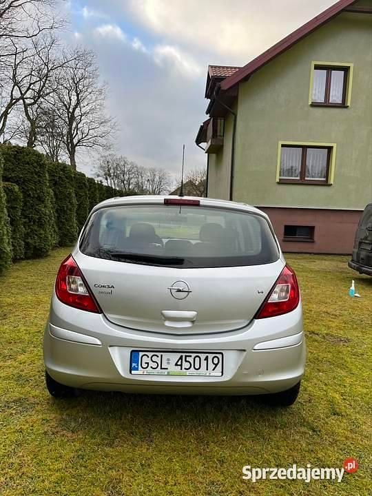 Używany Opel Corsa 90 KM (66 kW) 2007 Srebrny Hatchback