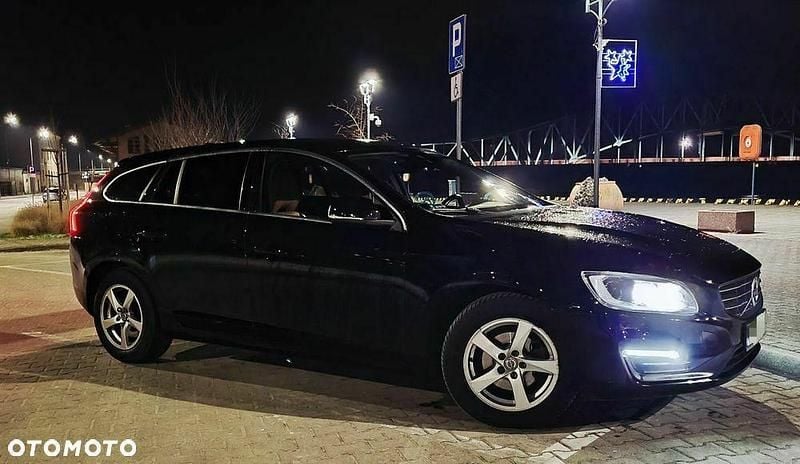 Czarny Używany 2017 Volvo V60 Momentum Kombi | 47 900 zł (Uczciwa cena) - Obraz 1/4