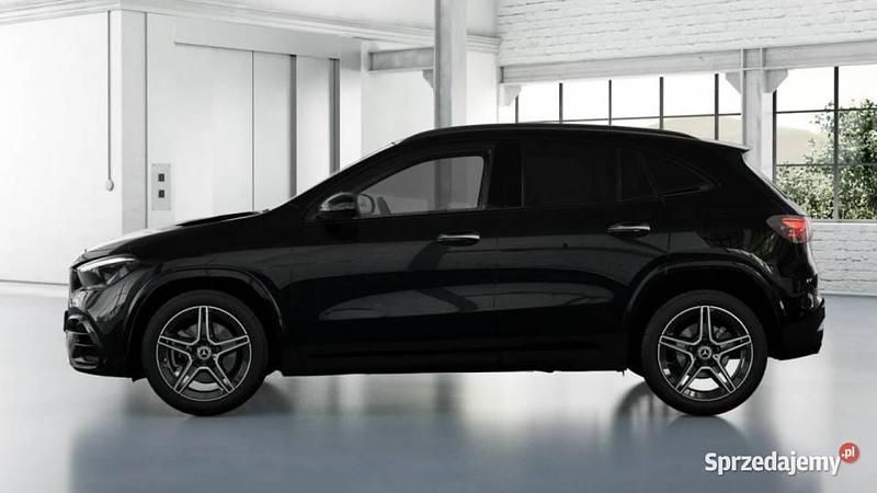 Czarny Nowe 2025 Mercedes GLA180 SUV | 162 010 zł - Obraz 1/3