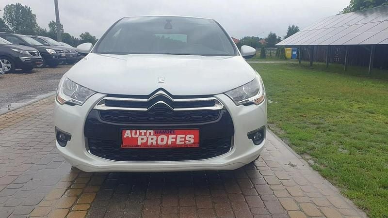Biały Używany 2015 Citroën DS4 Hatchback | 30 900 zł (Uczciwa cena) - Obraz 1/4