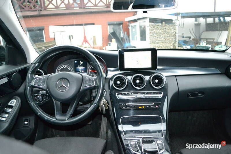 Używany Mercedes C200 Avantgarde 185 KM (136 kW) 2015 Czarny Kombi