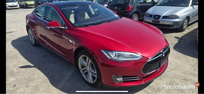 Używany 2015 Tesla Model S Sedan/Limuzyna | 69 000 zł - Obraz 1/4