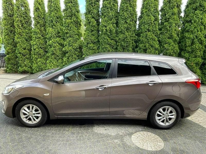 Używany Hyundai i30 100 KM (73 kW) 2013 Inny (metalik) Kombi