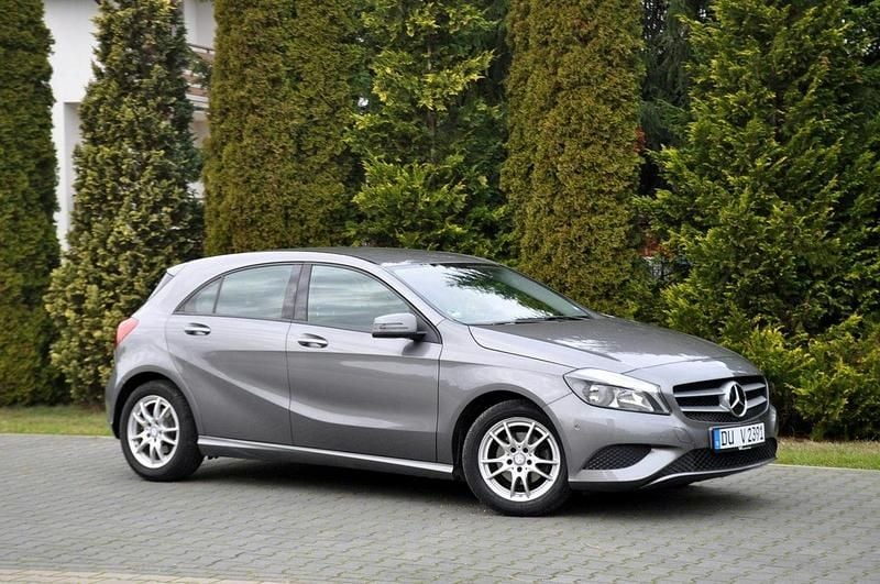 Używany Mercedes A180 122 KM (89 kW) 2013 Szary Hatchback