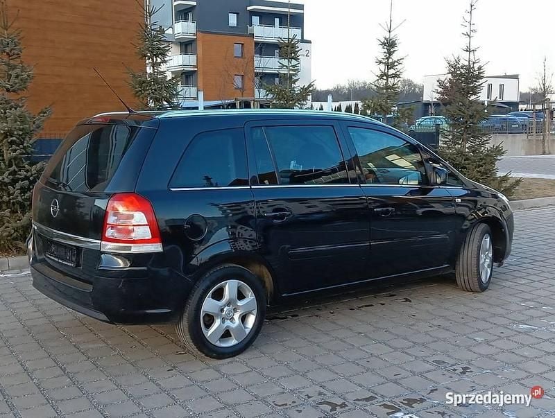 Używany Opel Zafira 2012 Czarny Minivan