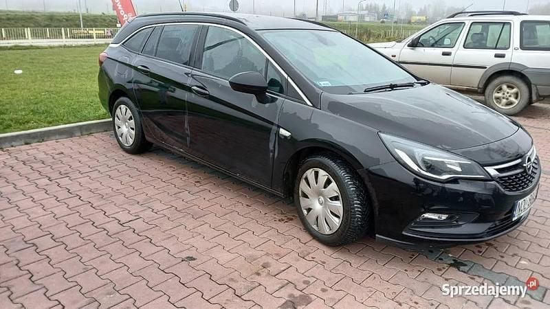 Czarny Używany 2017 Opel Astra Kombi | 42 500 zł (Uczciwa cena) - Obraz 1/4
