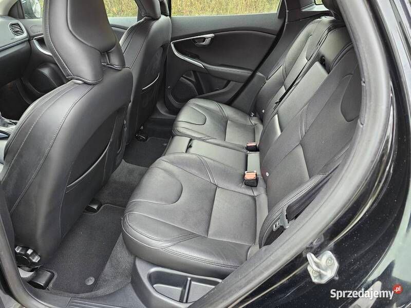 Używany Volvo V40 2015 Czarny Kombi