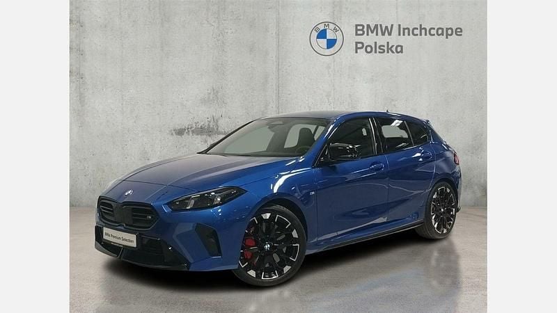 Niebieski portimao m metalizowany Używany 2024 BMW M135 Shadowline Hatchback | 209 900 zł - Obraz 1/3
